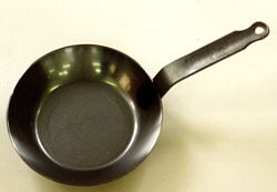 Eisenpfannen mit Stiel