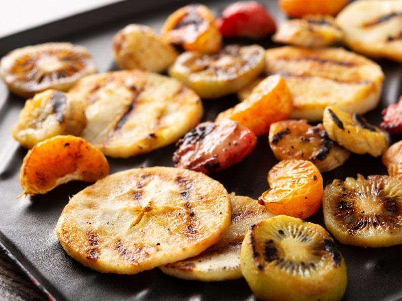 Obst vom Grill als Dessert beim Grillen