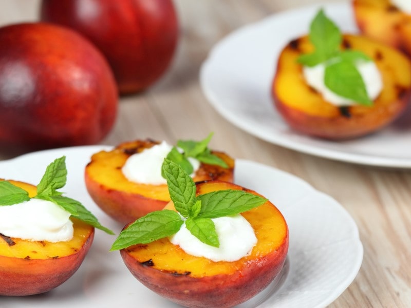 Gegrillte Pfirsiche mit Mascarpone als Nachtisch