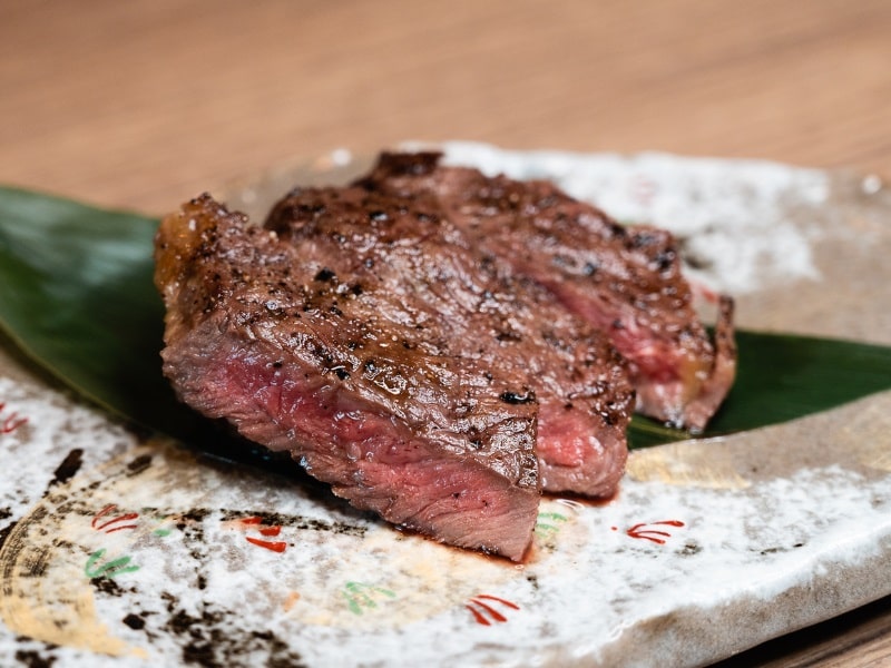 Teriyaki Steak vom Rinderfilet angerichtet